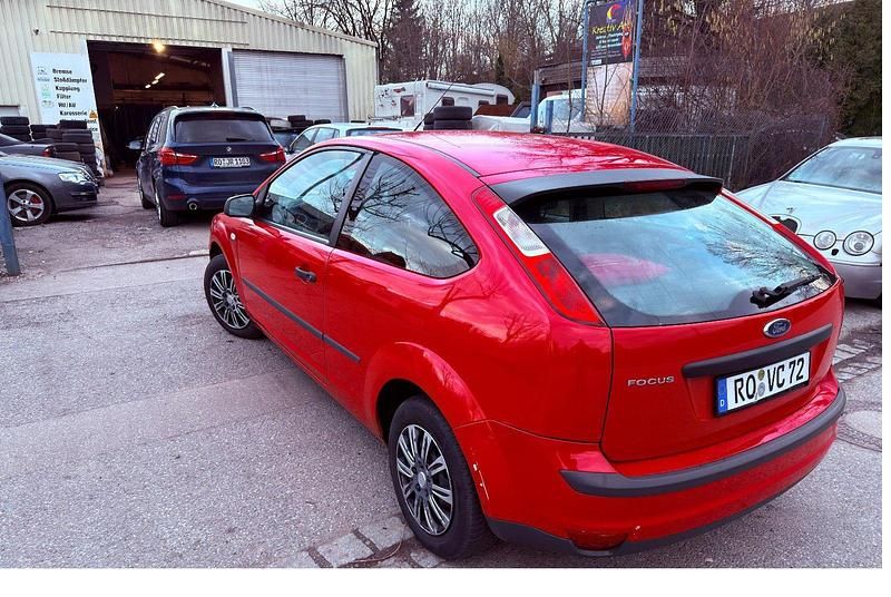 Gebraucht Ford Focus 80 PS (58 kW) 2005 Rot Kleinwagen