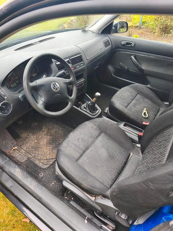 Gebraucht VW Golf IV 75 PS (55 kW) 2001 Schwarz Kleinwagen