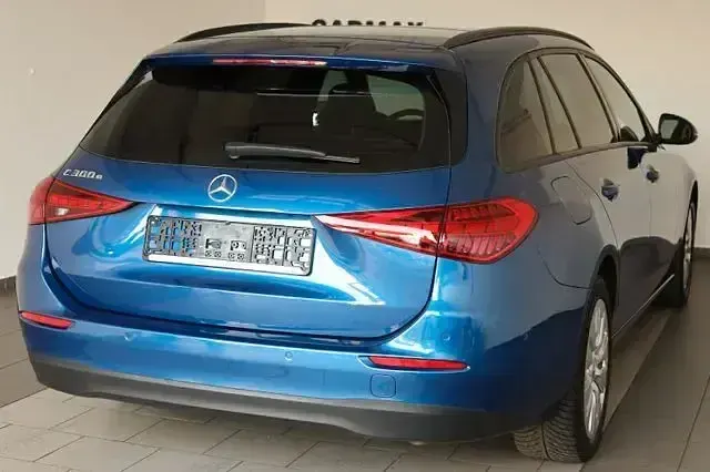 Gebraucht Mercedes C300e Avantgarde 313 PS (230 kW) 2022 Blau Limousine