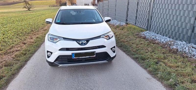 Gebraucht Toyota RAV4 Hybrid Team 197 PS (144 kW) 2018 Weiß SUV
