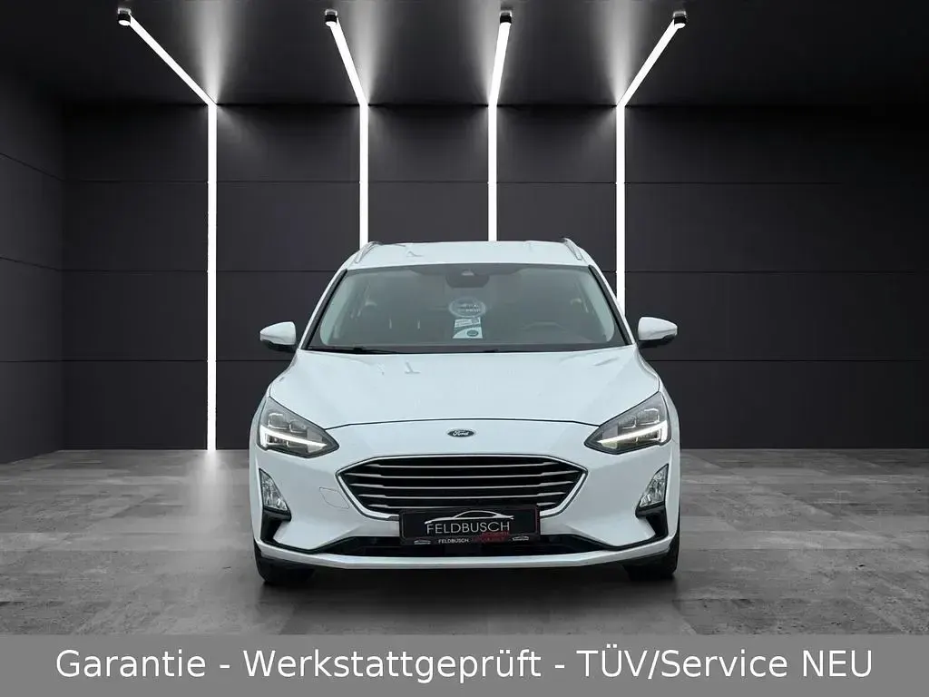 Używany Ford Focus 120 KM (88 kW) 2020 Biały Sedan/Limuzyna
