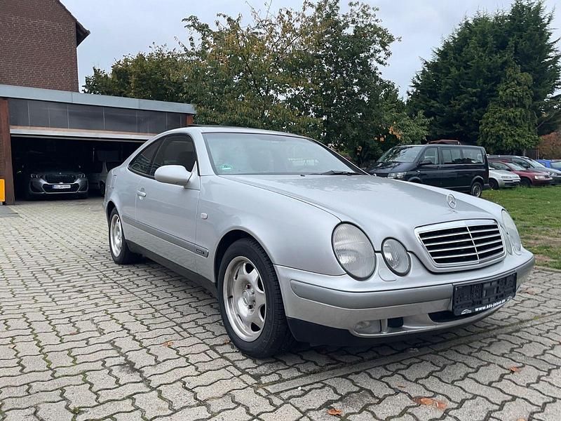 Gebraucht Mercedes CLK200 136 PS (100 kW) 1997 Silber Coupé