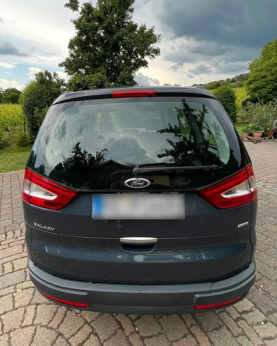 Usata Ford Galaxy Titanium 147 CV (108 kW) 2011 Blu Monovolume