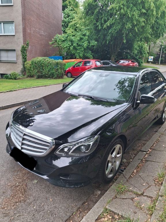 Schwarz Gebraucht 2015 Mercedes E250 Limousine | 16.299 € (Fairer Preis) - Bild 1/4