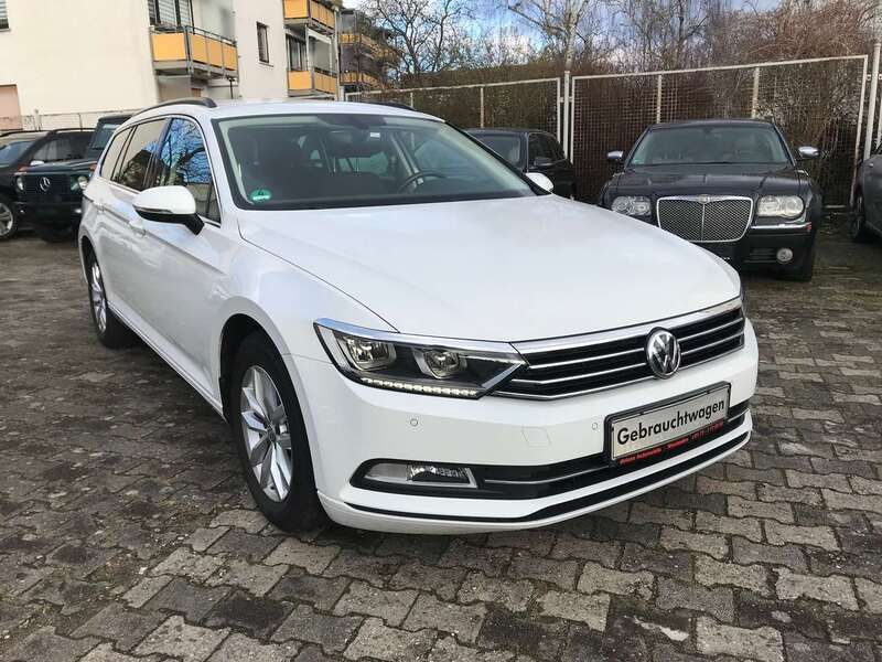 Pure white Gebraucht 2017 VW Passat Comfortline Kombi | 18.290 € (Guter Preis) - Bild 1/4