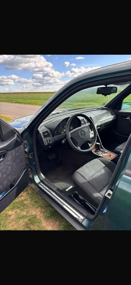 Gebraucht Mercedes C180 Classic 122 PS (89 kW) 1996 Grün Limousine