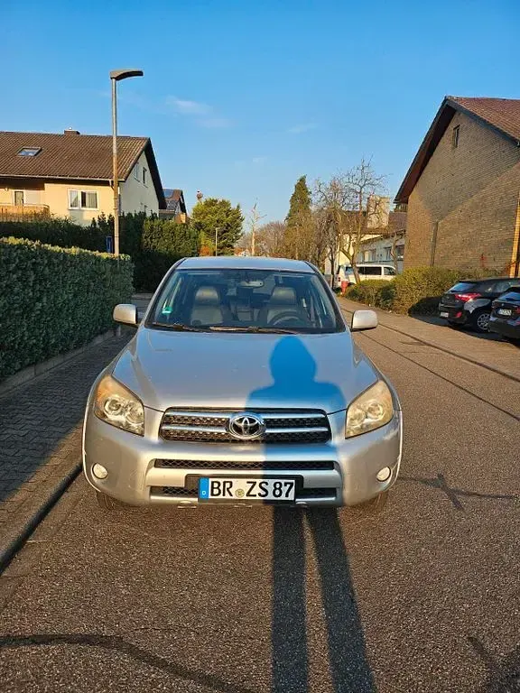 Gebraucht Toyota RAV4 Executive 177 PS (130 kW) 2007 Silber SUV