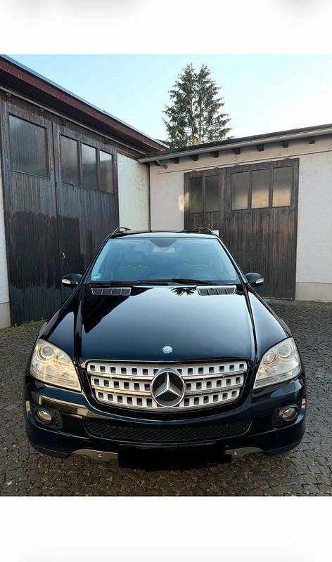 Schwarz Gebraucht 2007 Mercedes ML320 SUV | 5.499 € (Guter Preis) - Bild 1/4