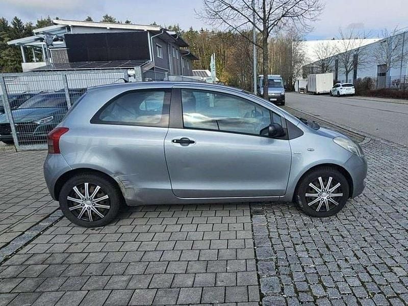 Gebraucht Toyota Yaris Cool 90 PS (66 kW) 2008 Medium silver metallic Kleinwagen