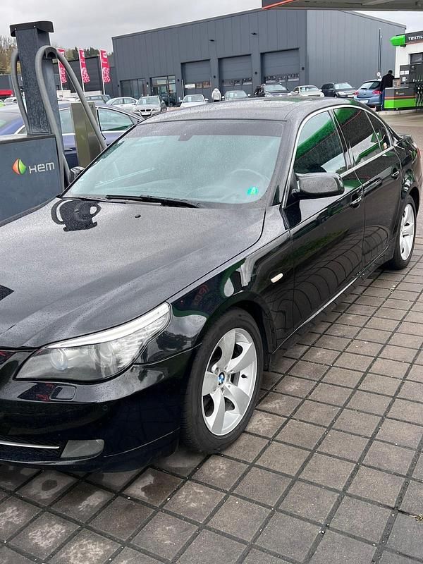 Gebraucht BMW 530 235 PS (172 kW) 2008 Schwarz Limousine