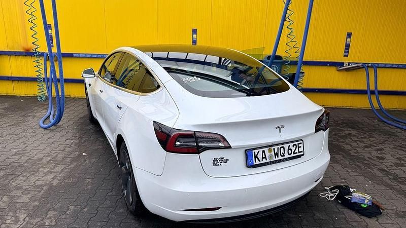 Gebraucht Tesla Model 3 Standard Range Plus 239 kW (325 PS) 2020 Weiß Limousine