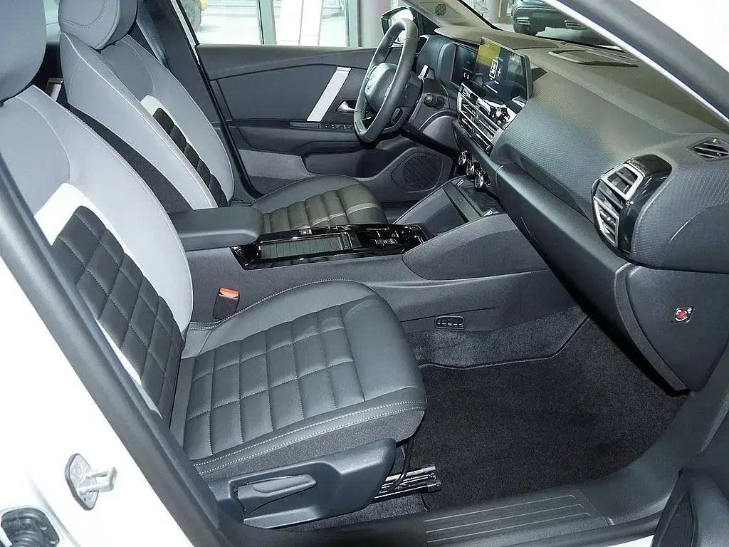Neu Citroën C4 145 PS (106 kW) 2026 Weiss SUV