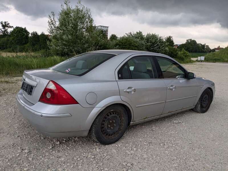 Kristallsilber metallic Gebraucht 2003 Ford Mondeo Ghia Limousine | 400 € (Superpreis) - Bild 1/4