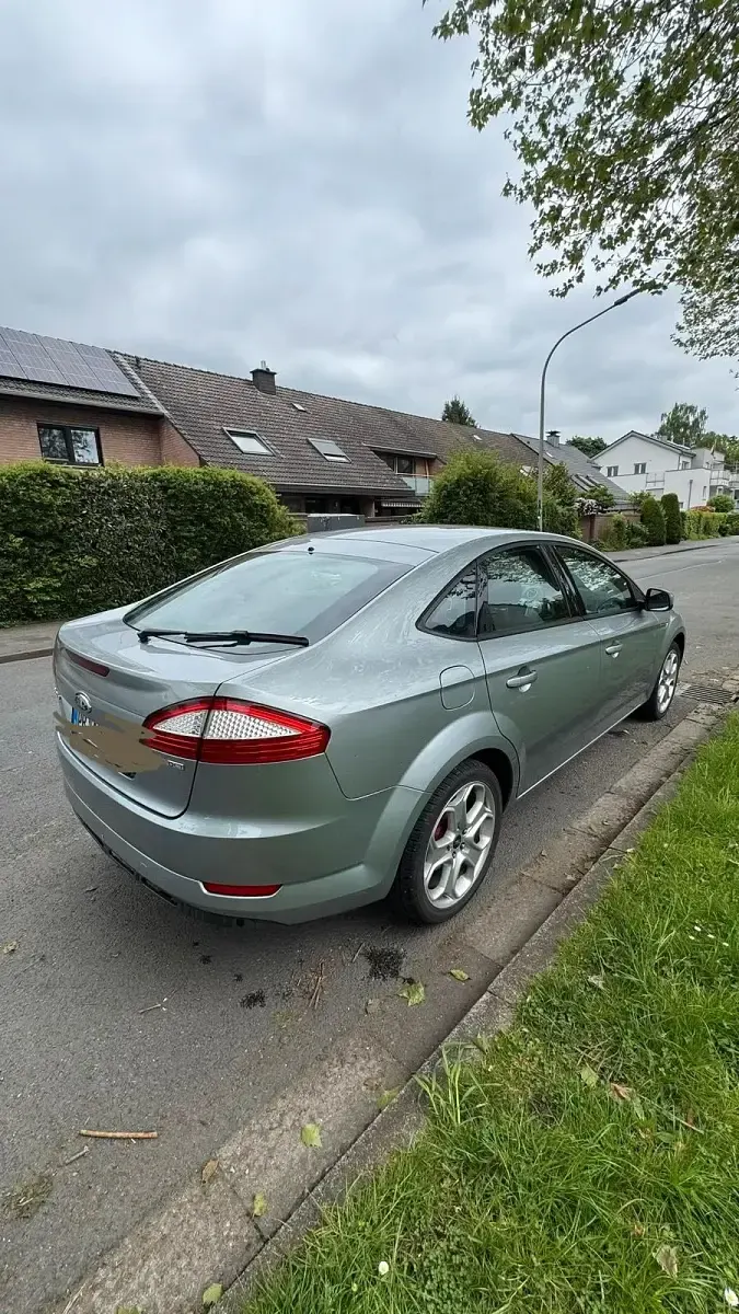 Gebraucht Ford Mondeo 116 PS (85 kW) 2010 Grau Limousine