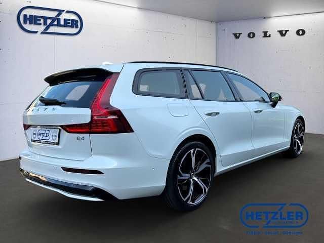 Gebraucht Volvo V60 145 PS (106 kW) 2024 Kombi