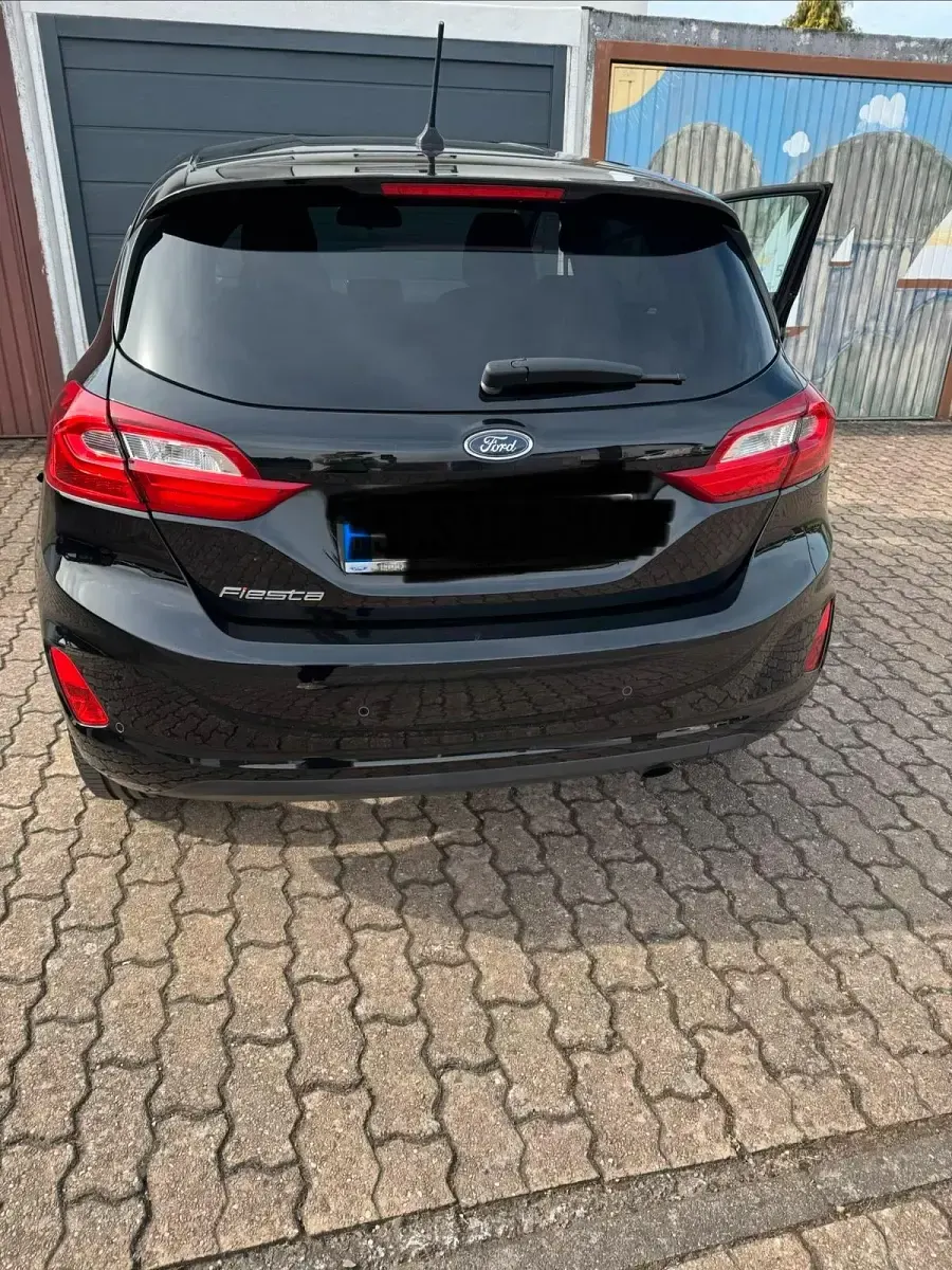 Gebraucht Ford Fiesta 100 PS (73 kW) 2018 Schwarz Kleinwagen