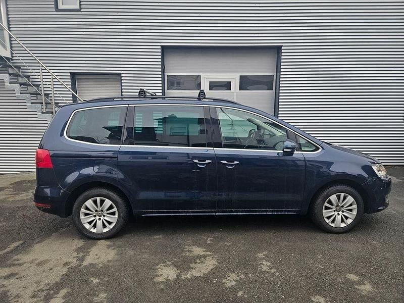 Gebraucht VW Sharan Comfortline 140 PS (102 kW) 2015 Blau Van / Kleinbus