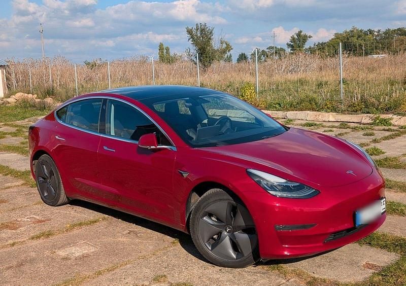 Rot Gebraucht 2019 Tesla Model 3 Limousine | 19.900 € (Guter Preis) - Bild 1/4