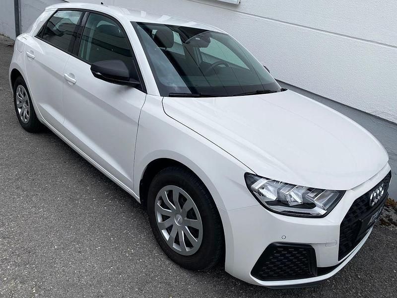 Cortinaweiß Gebraucht 2022 Audi A1 Sportback Sport Kleinwagen | 20.900 € (Guter Preis) - Bild 1/4