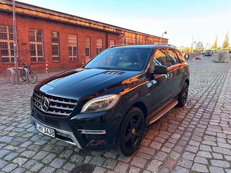 Schwarz Gebraucht 2014 Mercedes ML350 SUV | 22.499 € (Fairer Preis) - Bild 1/4