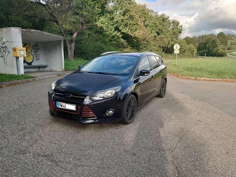 Schwarz Gebraucht 2011 Ford Focus Titanium Kombi | 1.999 € (Guter Preis) - Bild 1/4