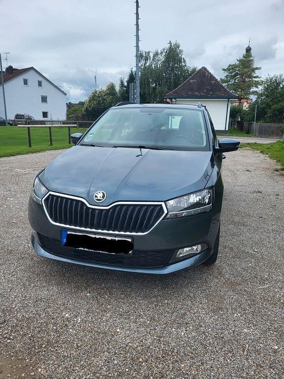 Grau Gebraucht 2019 Skoda Fabia Ambition Kombi | 9.900 € (Fairer Preis) - Bild 1/4