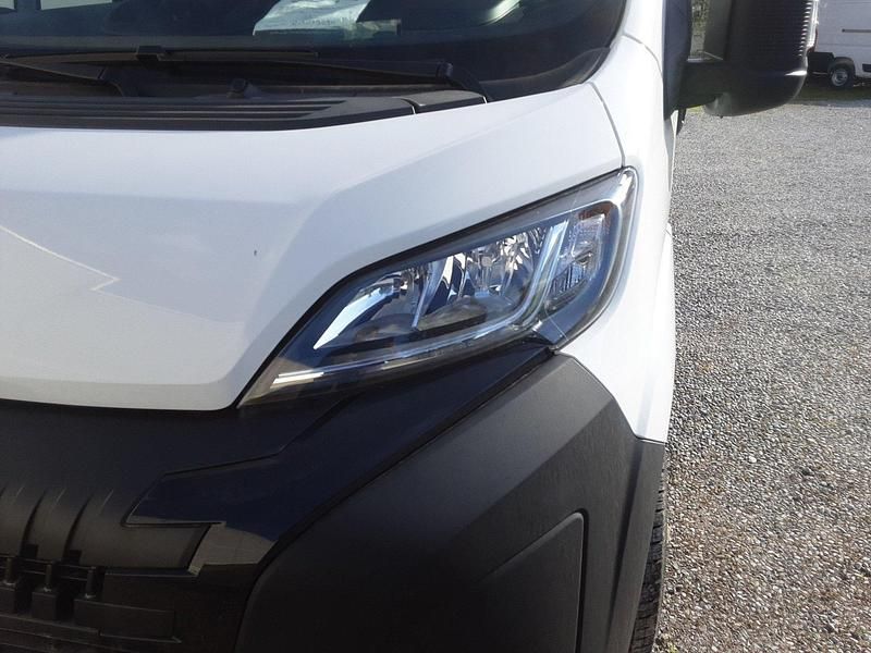 Gebraucht Peugeot Boxer 140 PS (102 kW) 2025 Weiß Van