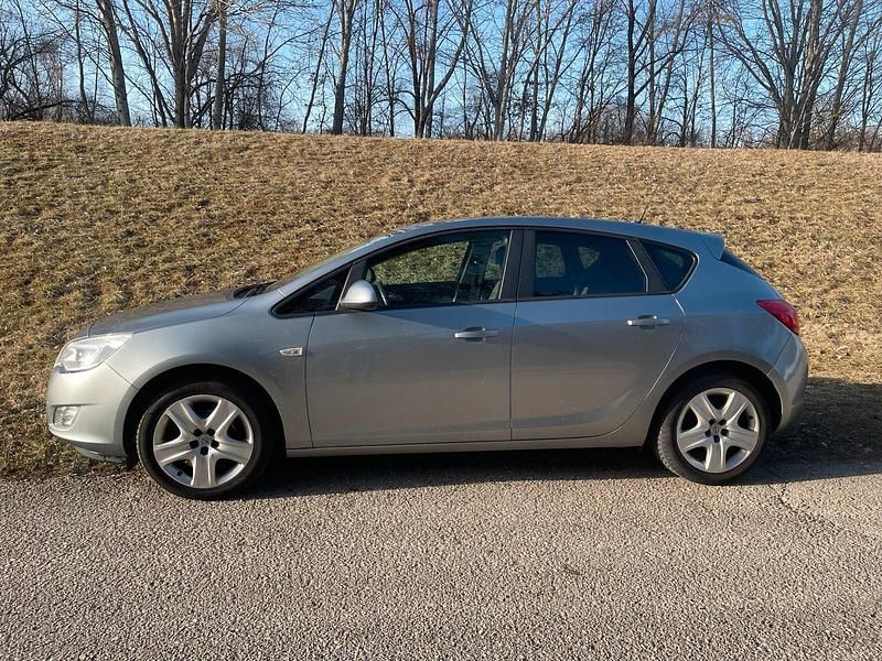 Gebraucht Opel Astra 140 PS (102 kW) 2011 Grau Kleinwagen
