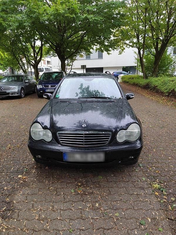 Schwarz Gebraucht 2006 Mercedes C220 Kombi | 2.950 € (Fairer Preis) - Bild 1/4