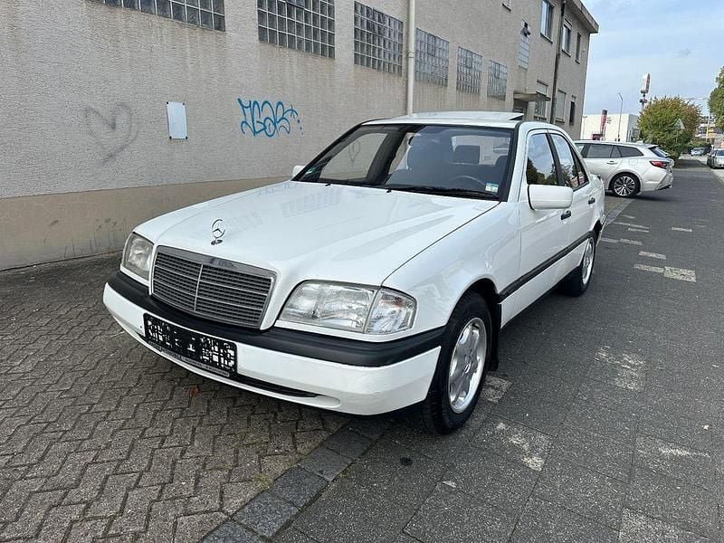 Weiß Gebraucht 1996 Mercedes C180 Limousine | 2.690 € (Fairer Preis) - Bild 1/4
