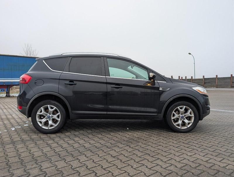 Gebraucht Ford Kuga 140 PS (102 kW) 2011 Schwarz SUV