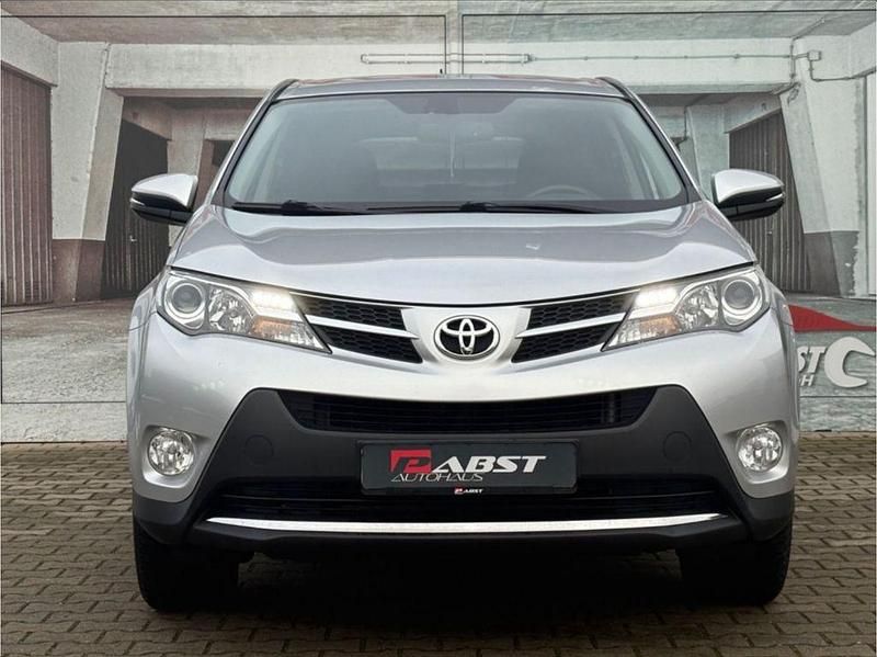Gebraucht Toyota RAV4 Edition 124 PS (91 kW) 2015 Silber SUV