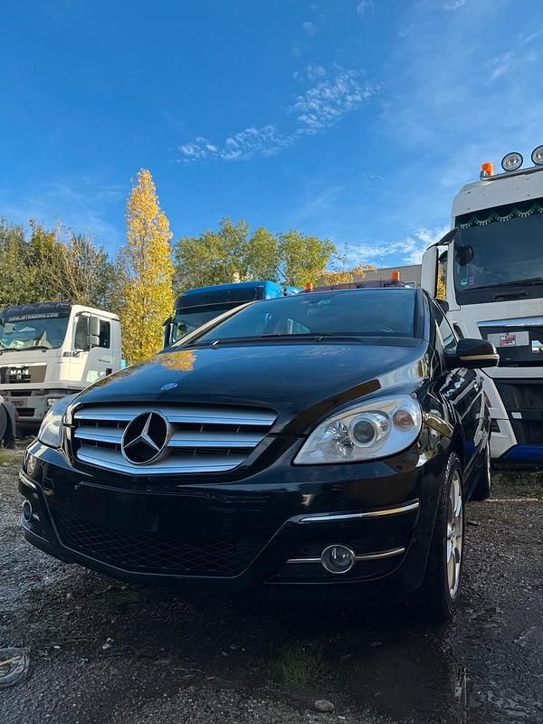 Schwarz Gebraucht 2010 Mercedes B200 Van / Kleinbus | 3.200 € (Guter Preis) - Bild 1/4