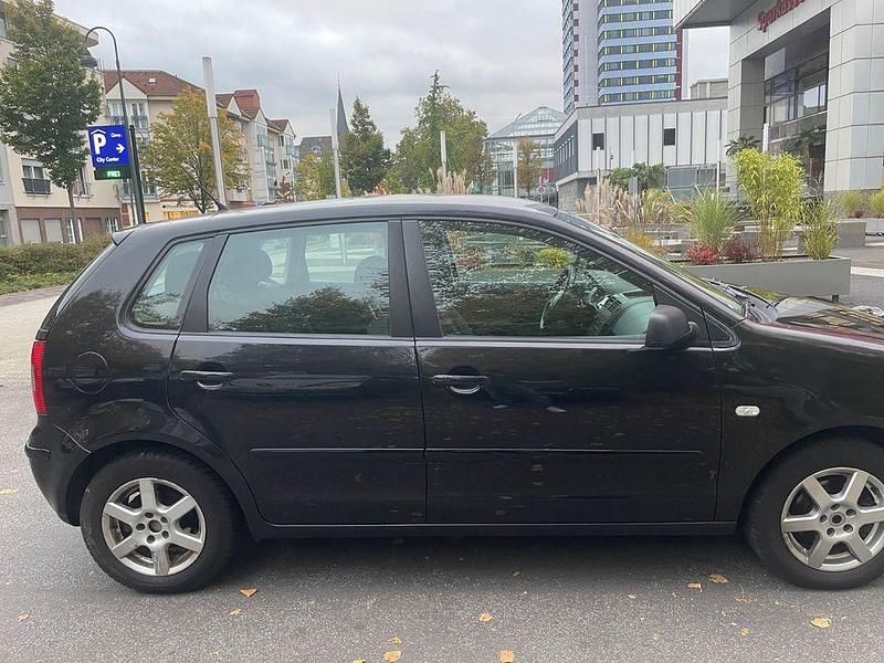 Schwarz Gebraucht 2004 VW Polo Basis Limousine | 4.580 € (Teuer) - Bild 1/4