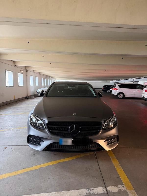 Gebraucht Mercedes E220 AMG 194 PS (142 kW) 2020 Limousine