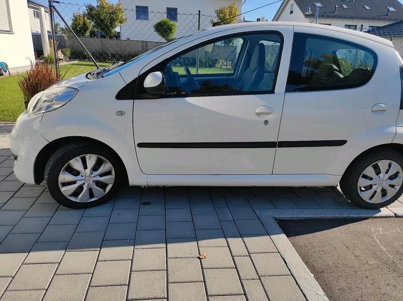 Weiß Gebraucht 2009 Citroën C1 Style Kleinwagen | 1.300 € (Superpreis) - Bild 1/4
