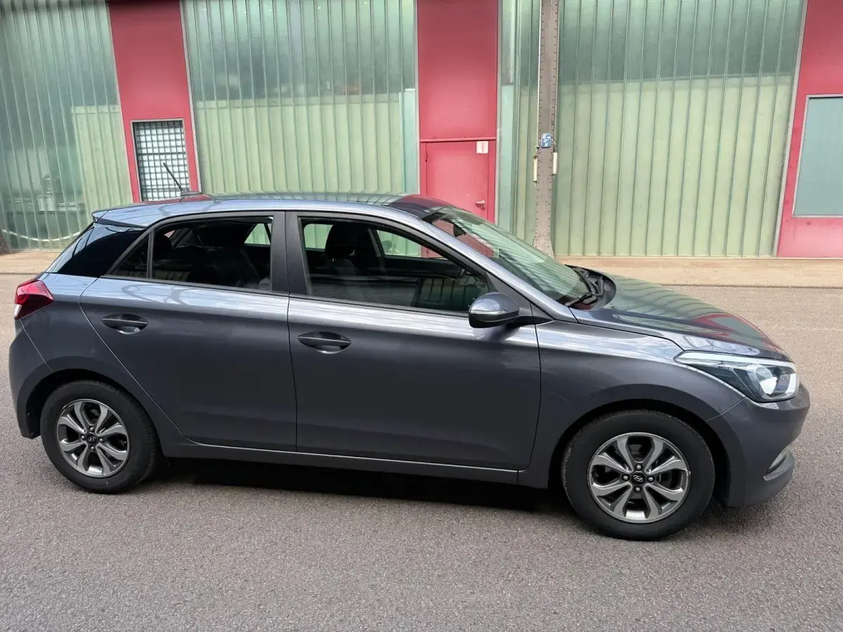 Gebraucht Hyundai i20 Active 84 PS (61 kW) 2018 Grau Kleinwagen