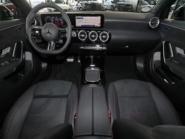 Gebraucht Mercedes A200 AMG line 163 PS (119 kW) 2025