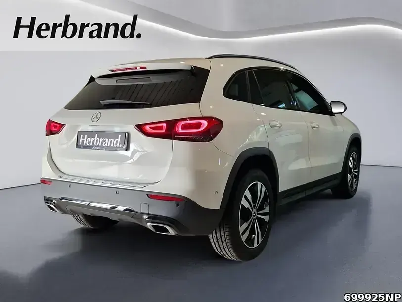 Gebraucht Mercedes GLA180 Progressive 136 PS (100 kW) 2021 Unilack polarweiß SUV
