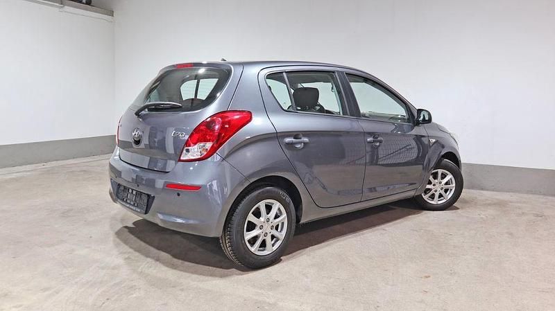 Gebraucht Hyundai i20 Classic 86 PS (63 kW) 2014 Grau Kleinwagen