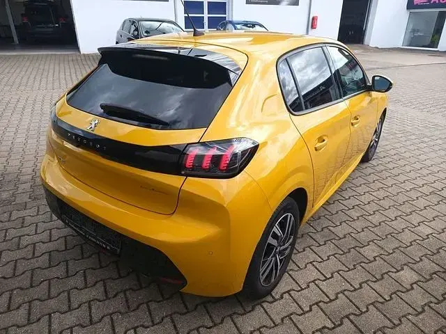 Gebraucht Peugeot 208 Allure 101 PS (74 kW) 2019 Gelb Kleinwagen