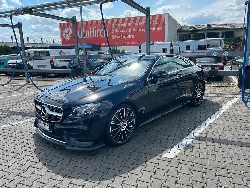 Schwarz Gebraucht 2017 Mercedes E300 AMG line Coupé | 26.000 € (Etwas zu teuer) - Bild 1/4