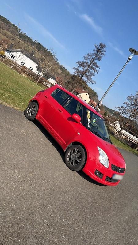 Gebraucht Suzuki Swift 92 PS (67 kW) 2010 Rot Kleinwagen