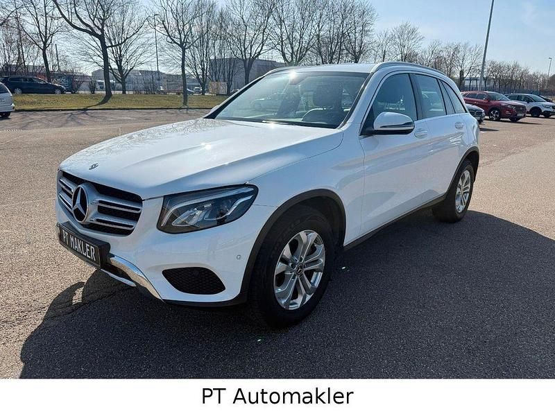Gebraucht Mercedes GLC250 204 PS (150 kW) 2018 Polarweiss  unilack SUV