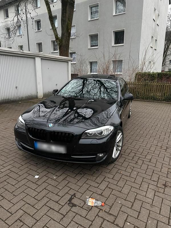 Gebraucht BMW 530 M Sport 258 PS (189 kW) 2012 Schwarz Limousine
