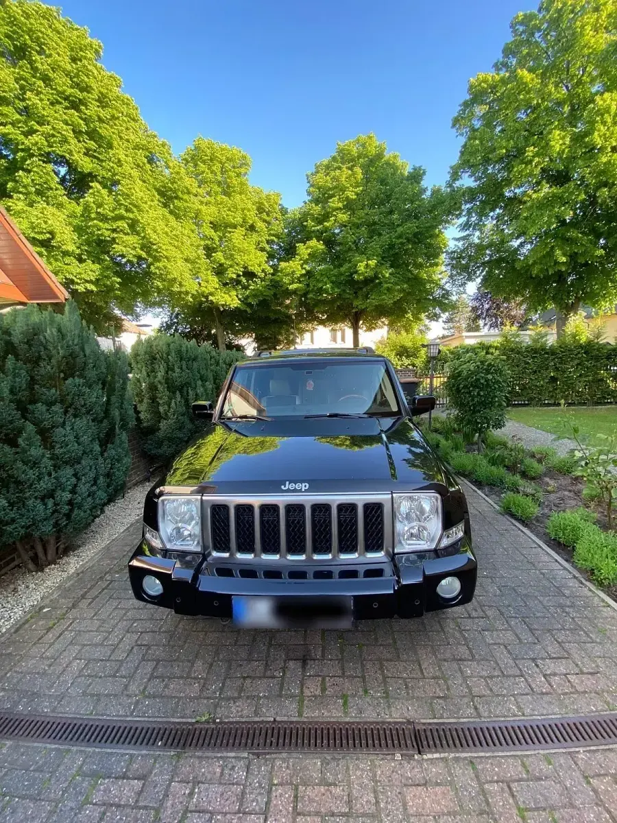 Gebraucht Jeep Commander Limited 218 PS (160 kW) 2009 Schwarz SUV