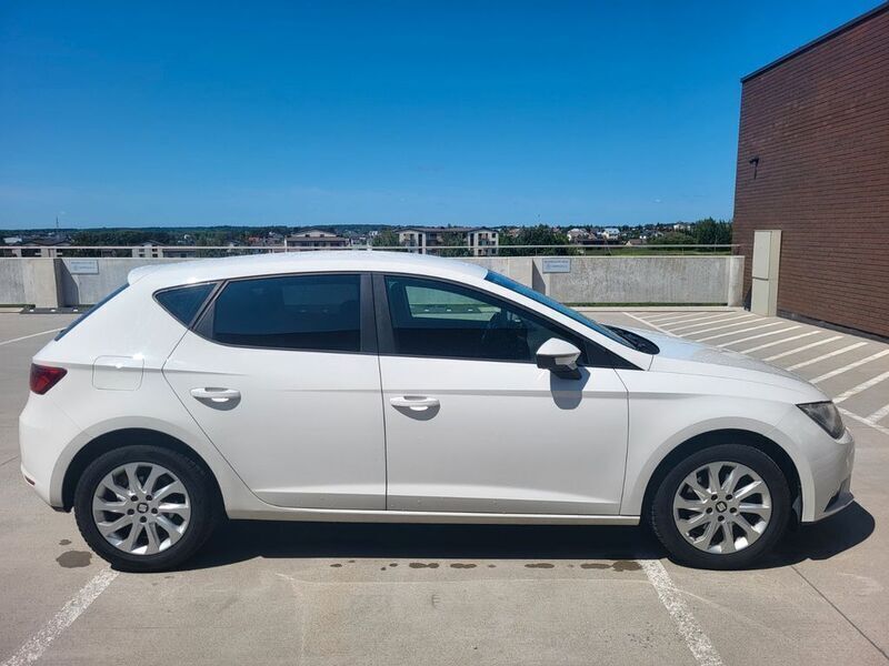 Weiß Gebraucht 2013 Seat Leon ST Style Kombi | 6.900 € (Fairer Preis) - Bild 1/4