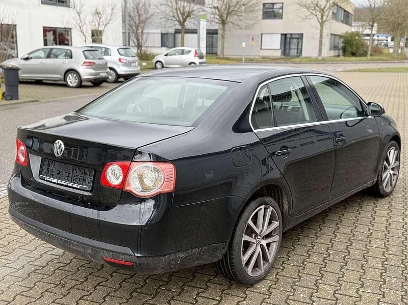 Gebraucht VW Jetta Comfortline 140 PS (102 kW) 2010 Candyweiß Limousine