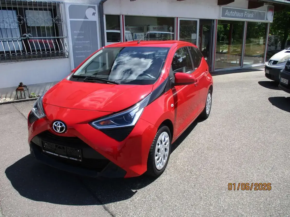 Gebraucht Toyota Aygo X-play 72 PS (52 kW) 2021 Super red 5 Kleinwagen
