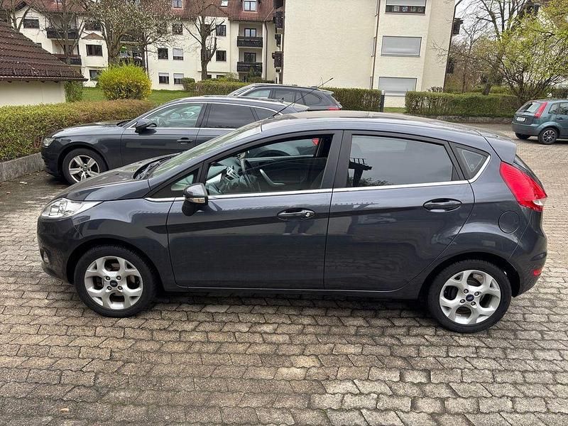 Gebraucht Ford Fiesta Trend 97 PS (71 kW) 2010 Grau Kleinwagen
